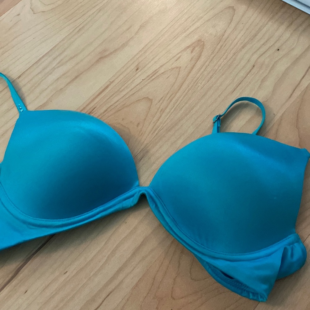 Victoria’s Secret bra size 34C